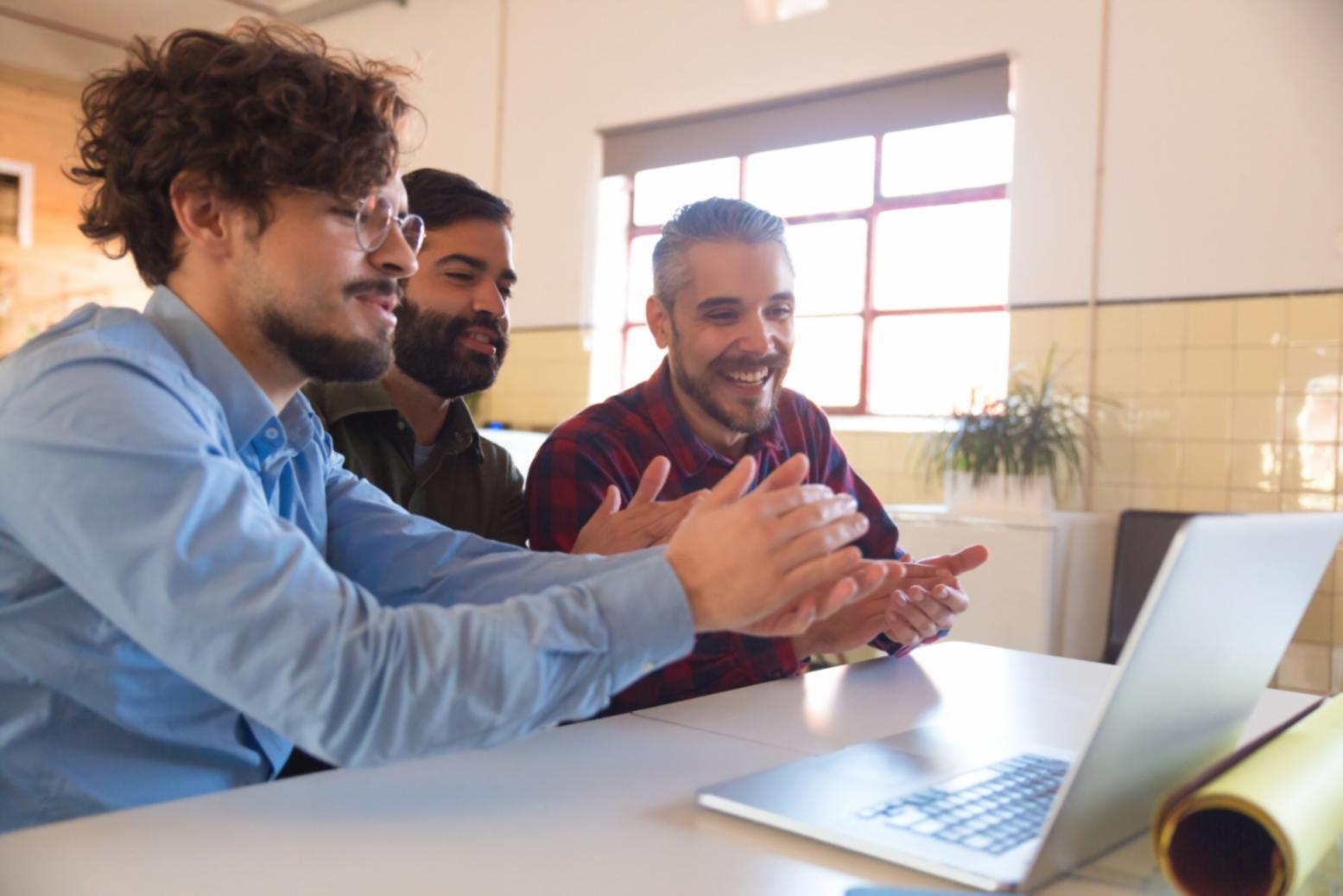 Equipo de drixalenthom trabajando en nuevas soluciones financieras